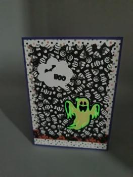 "BOO!" Süßes oder Saures: Vertikale Halloween-Karte mit Geister-Glow Produktbeschreibung: